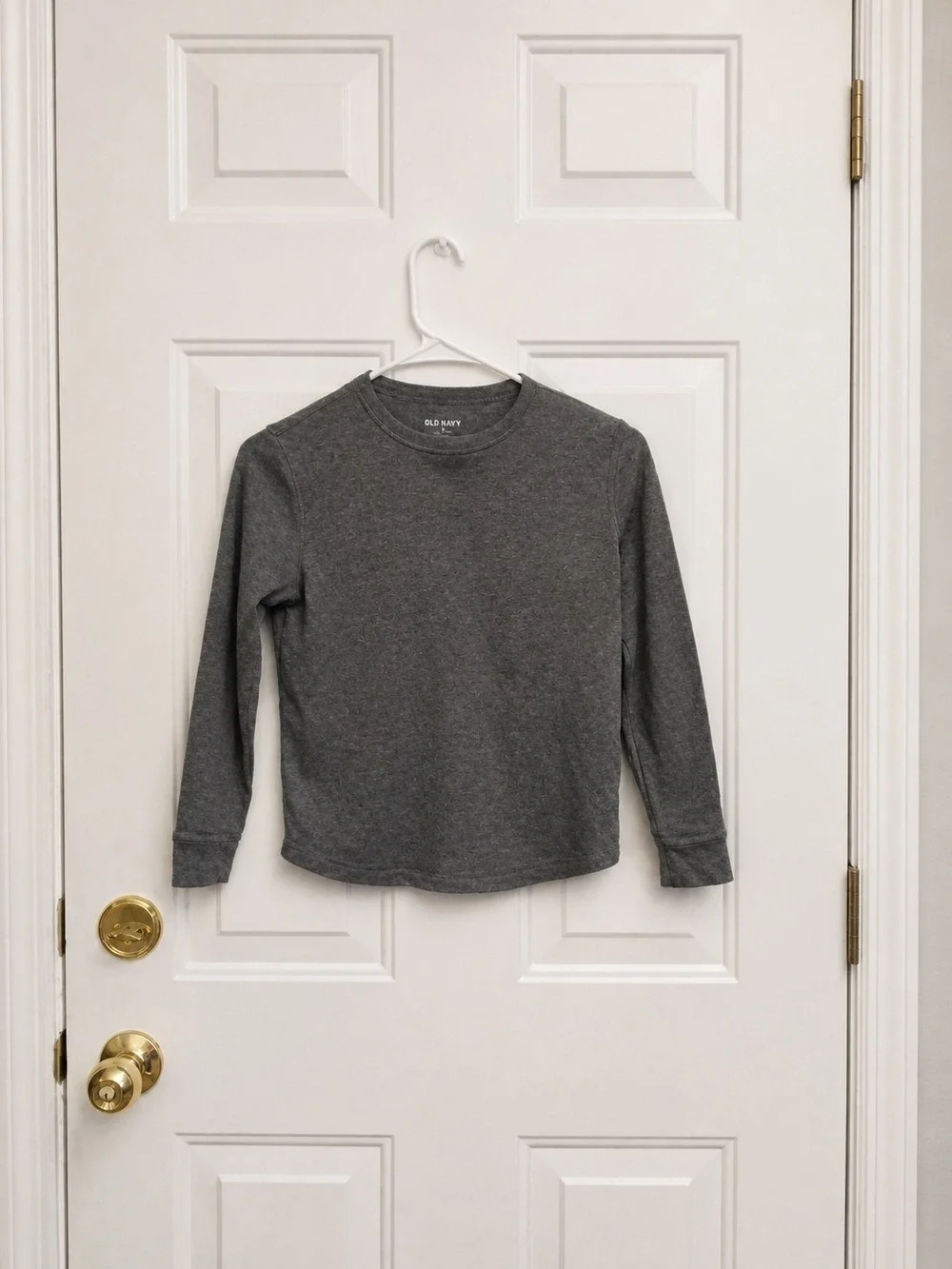 Old Navy Boys Charcoal Gray Long Sleeve Crewneck Tee Size 7